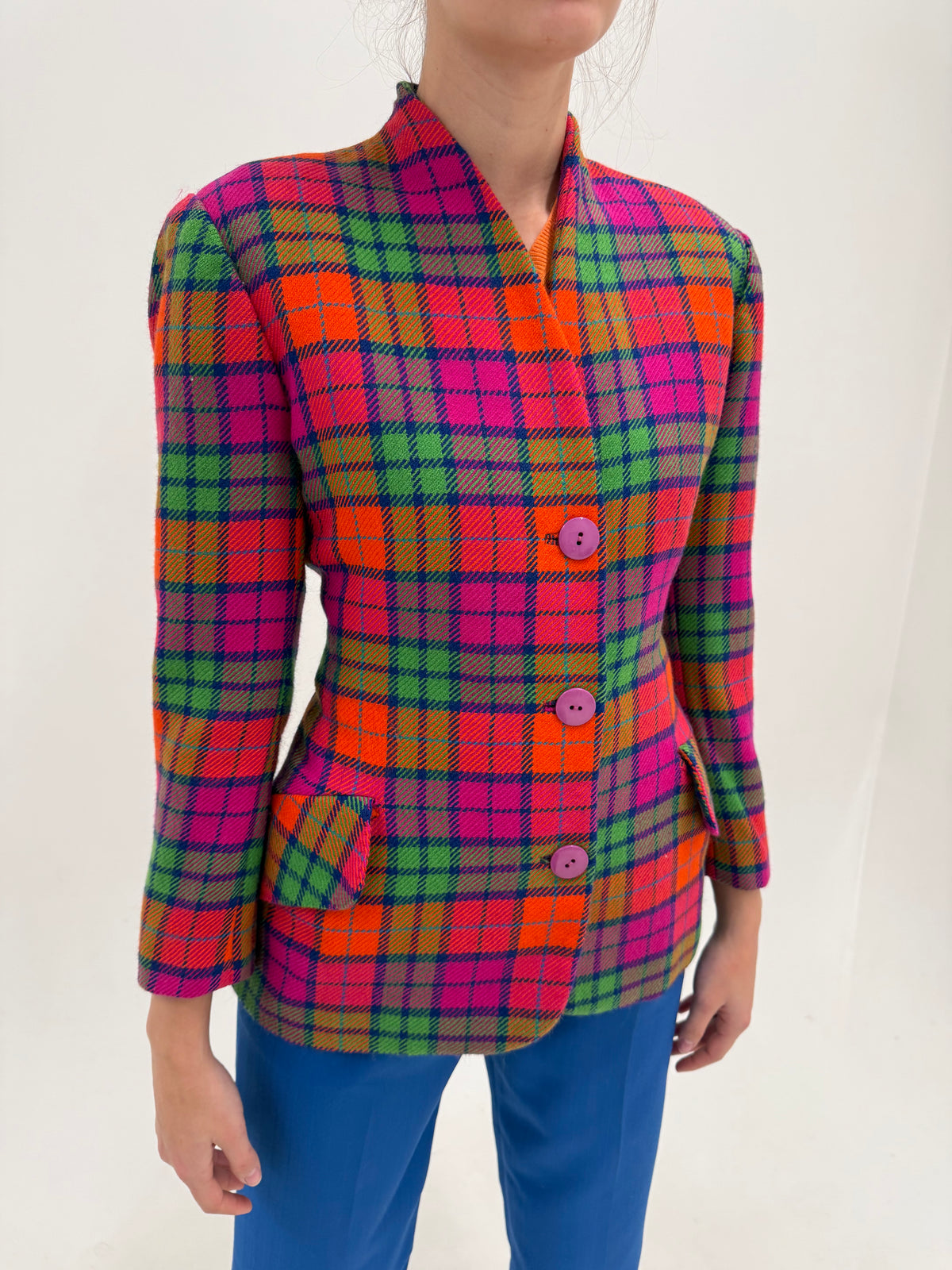 Sacou vintage din tweed de lana plin în carouri și culori tari cambrat