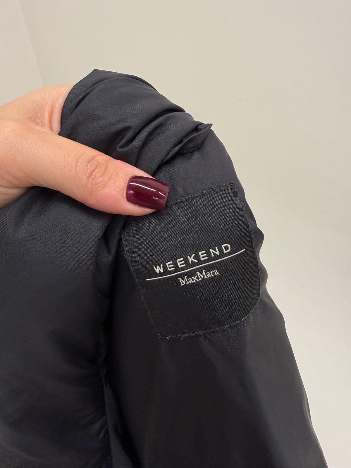 Geaca Max Mara puffer cambrata din puf de gâscă cu stand collar super în trend