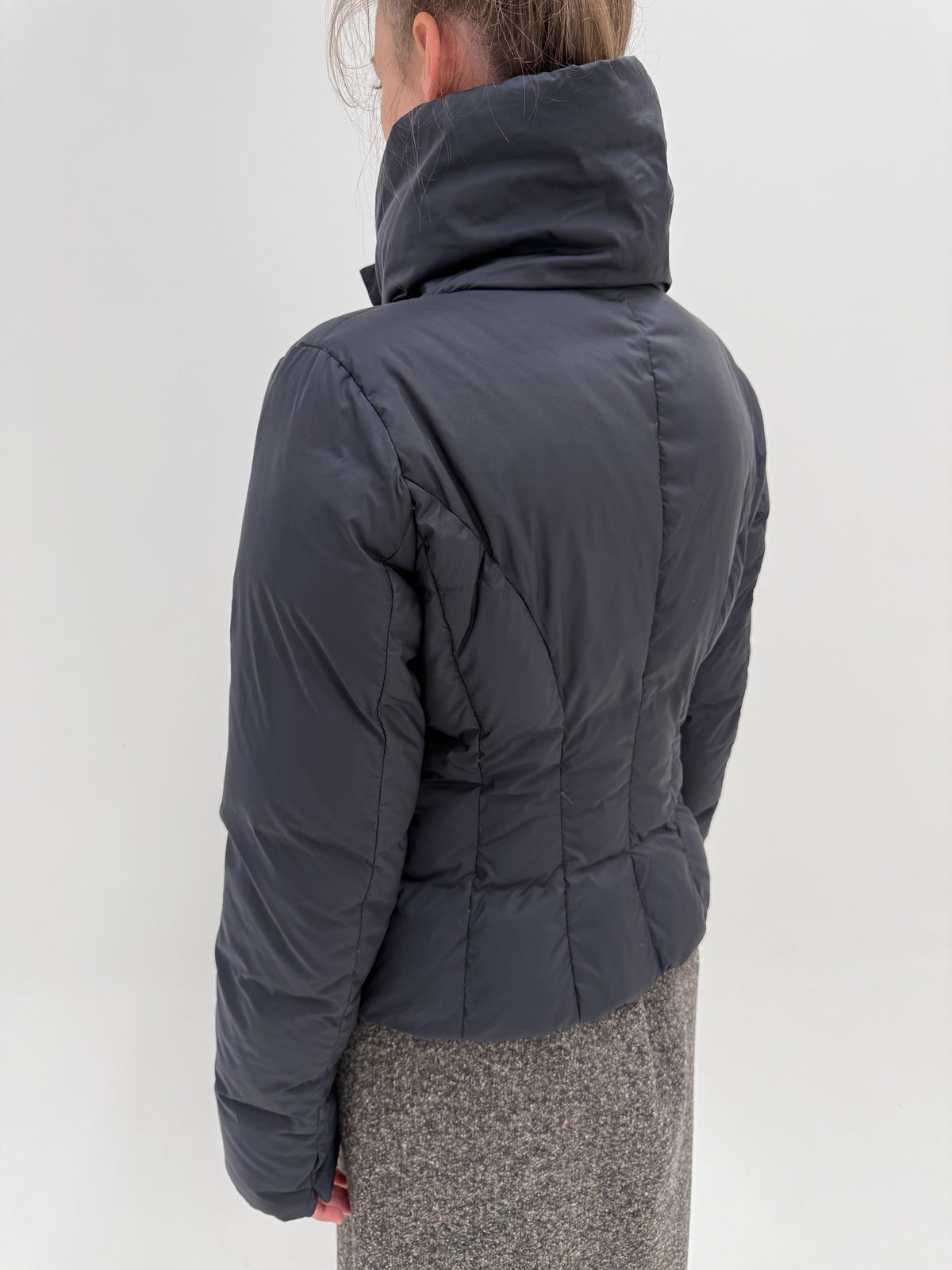 Geaca Max Mara puffer cambrata din puf de gâscă cu stand collar super în trend