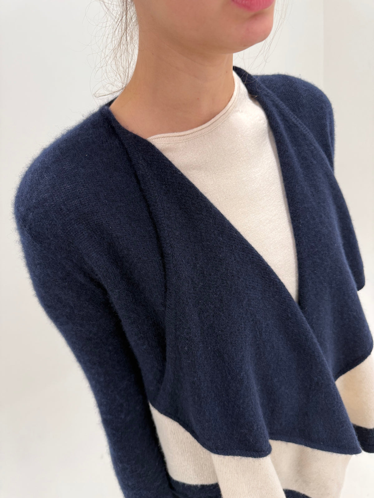 Cardigan lung din cașmir multiply coloblock Navy cu butter white