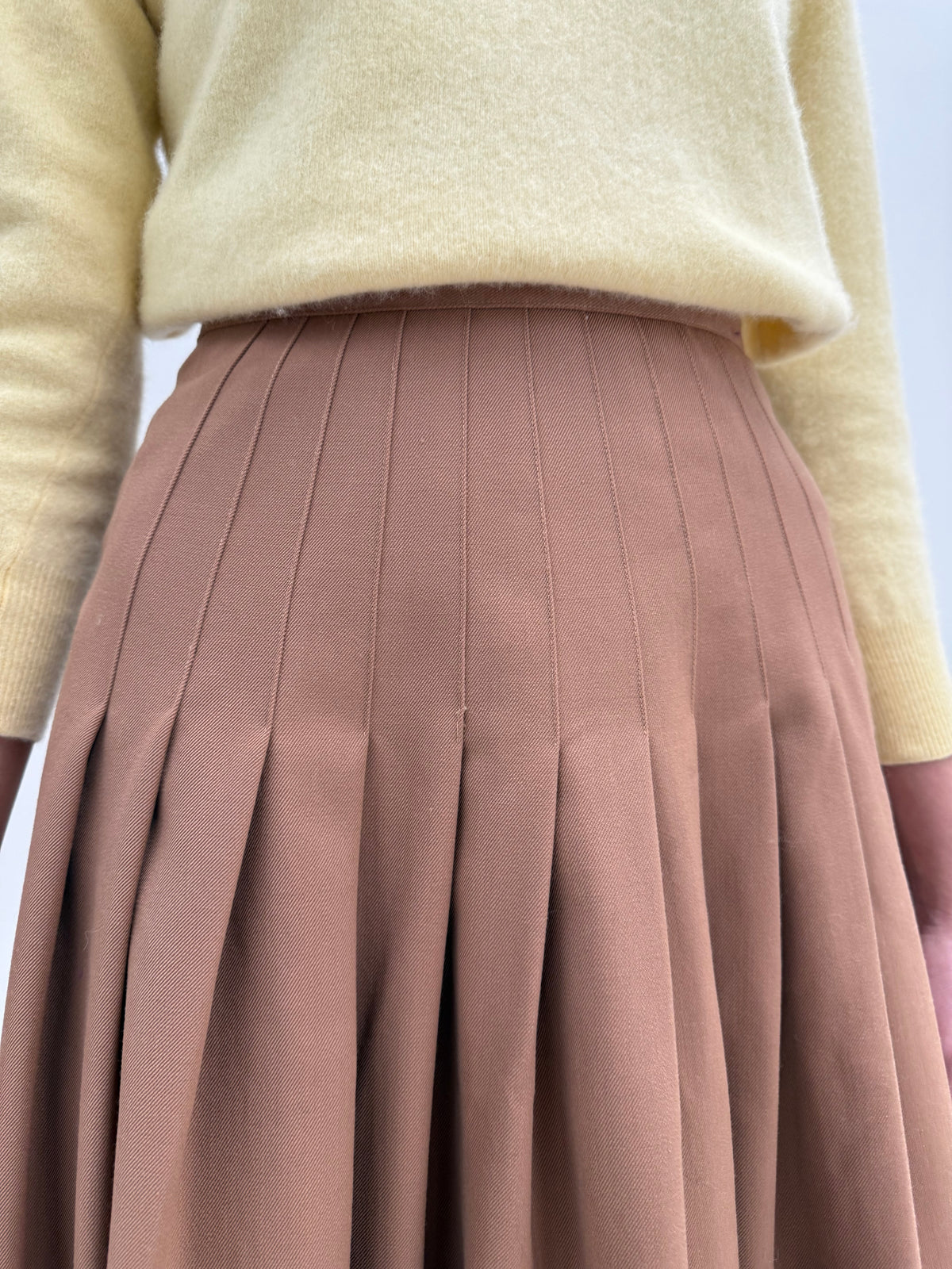 Fustă vintage plisată din lana structurată caramel nude midi cu talie ultra înaltă
