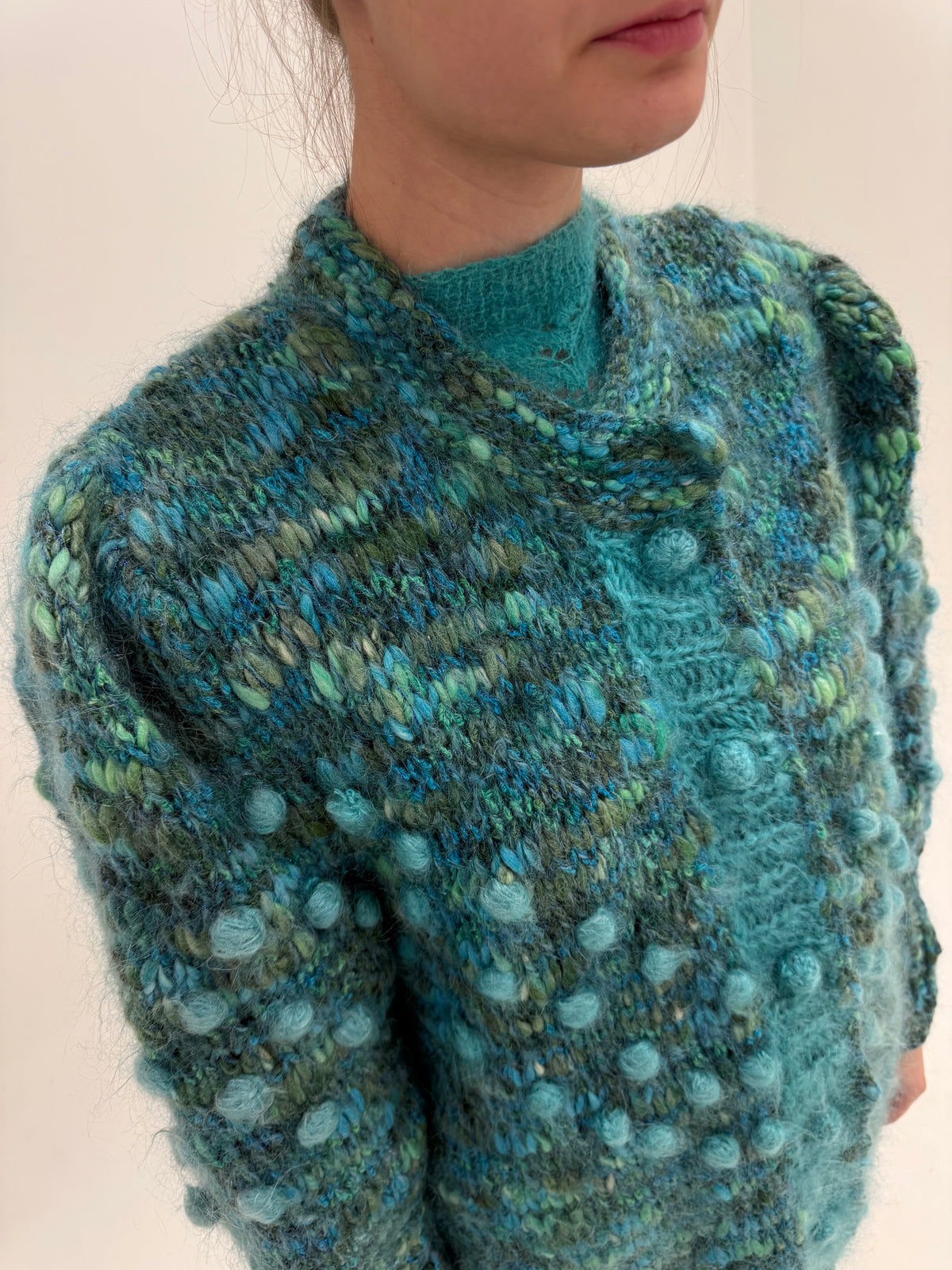 Jacheta super groasă din mohair lucrată  3D  și lana cu manșete ultra înalte în nuanțe superbe