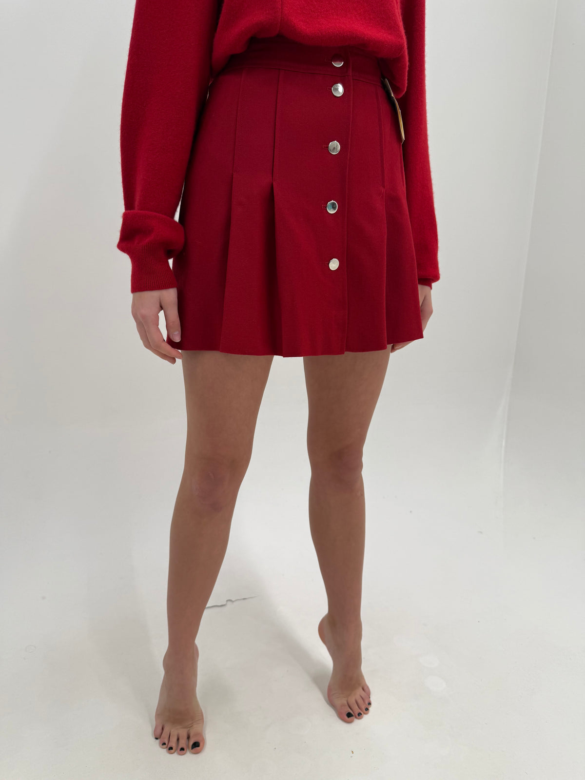 Fustă mini plisată dark cherry red din lana plină extrafina pura virgină certificată