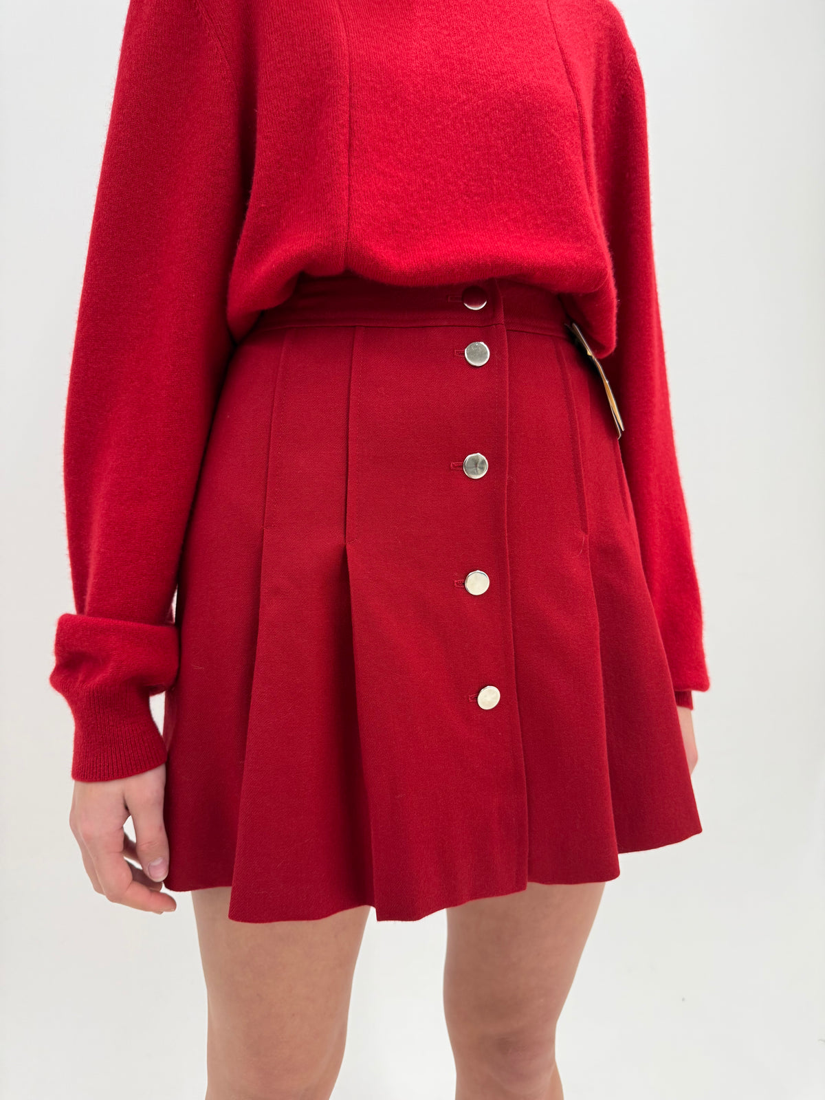 Fustă mini plisată dark cherry red din lana plină extrafina pura virgină certificată
