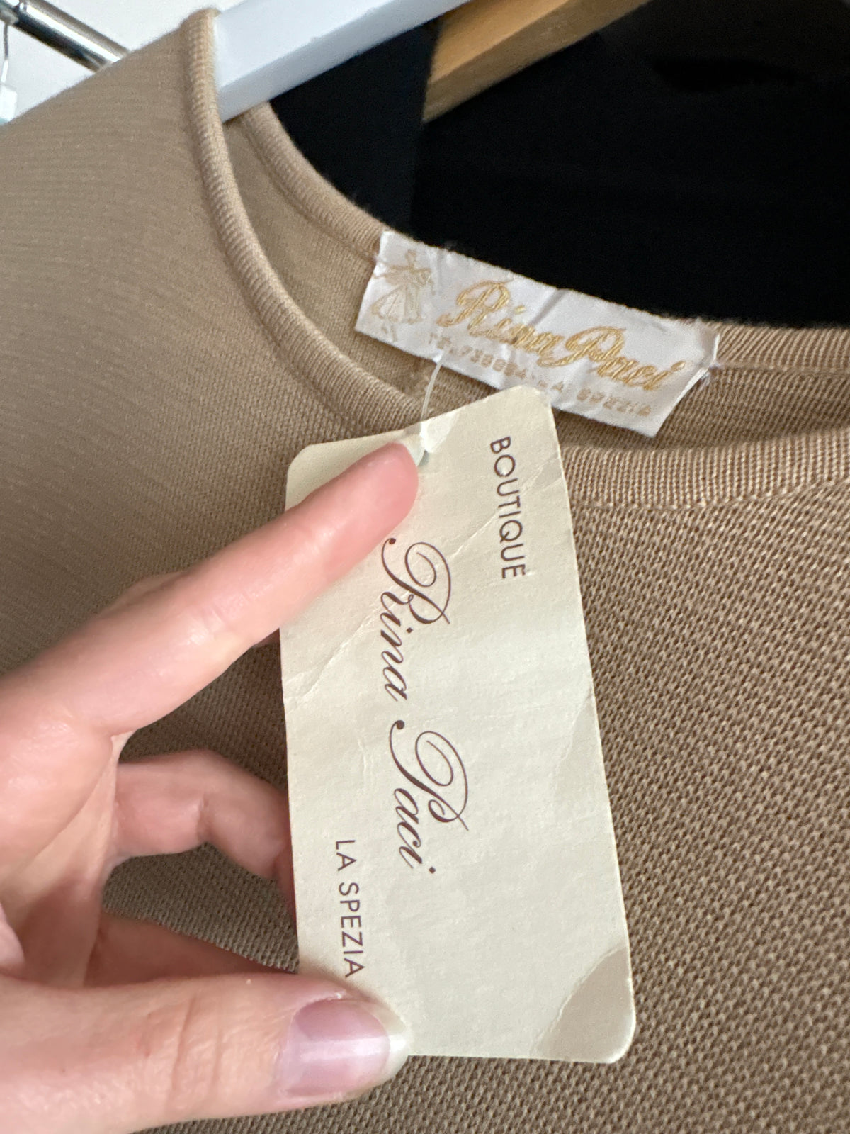 Rochie vintage camel nouă cu etichetă din tricot dens plin de lana merino extrafina