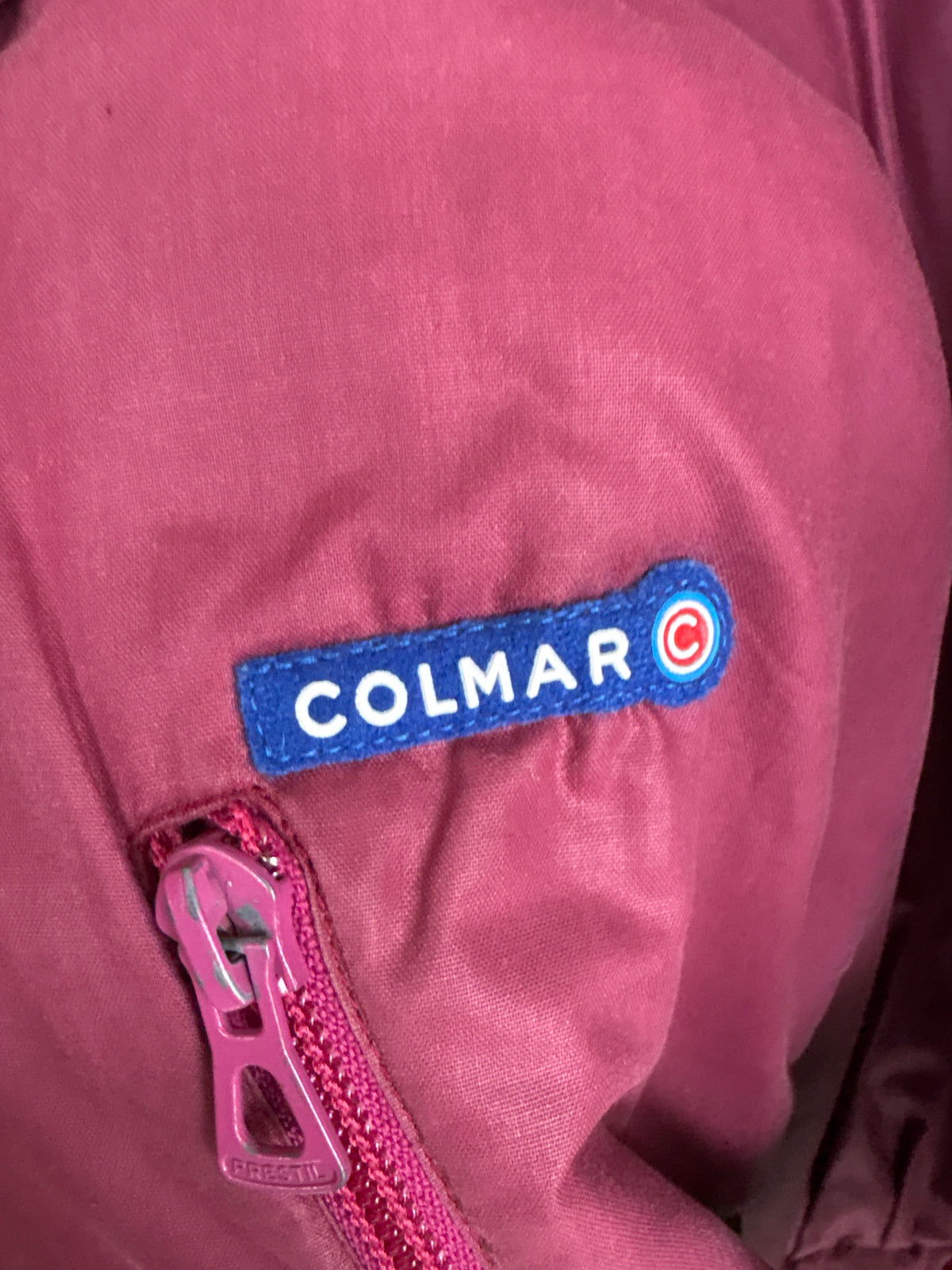 Geaca luxury Colmar vintage tehnica raspberry red în croi bomber retro modern
