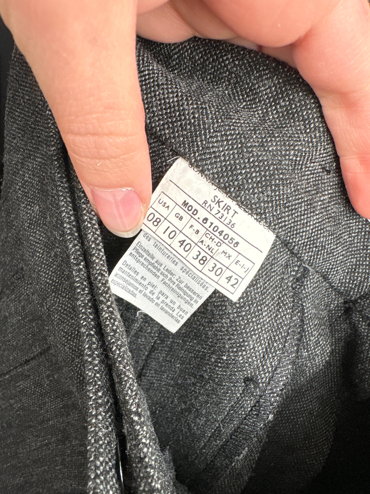 Fustă gama Max Mara plisată  din tweed de lana cu cordon din piele naturală