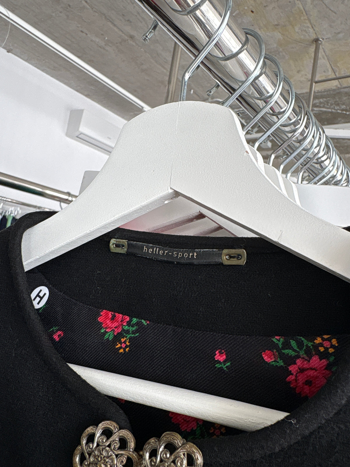 Sacou vintage negru petite din lana extrafina cu căptușeală florală din bumbac