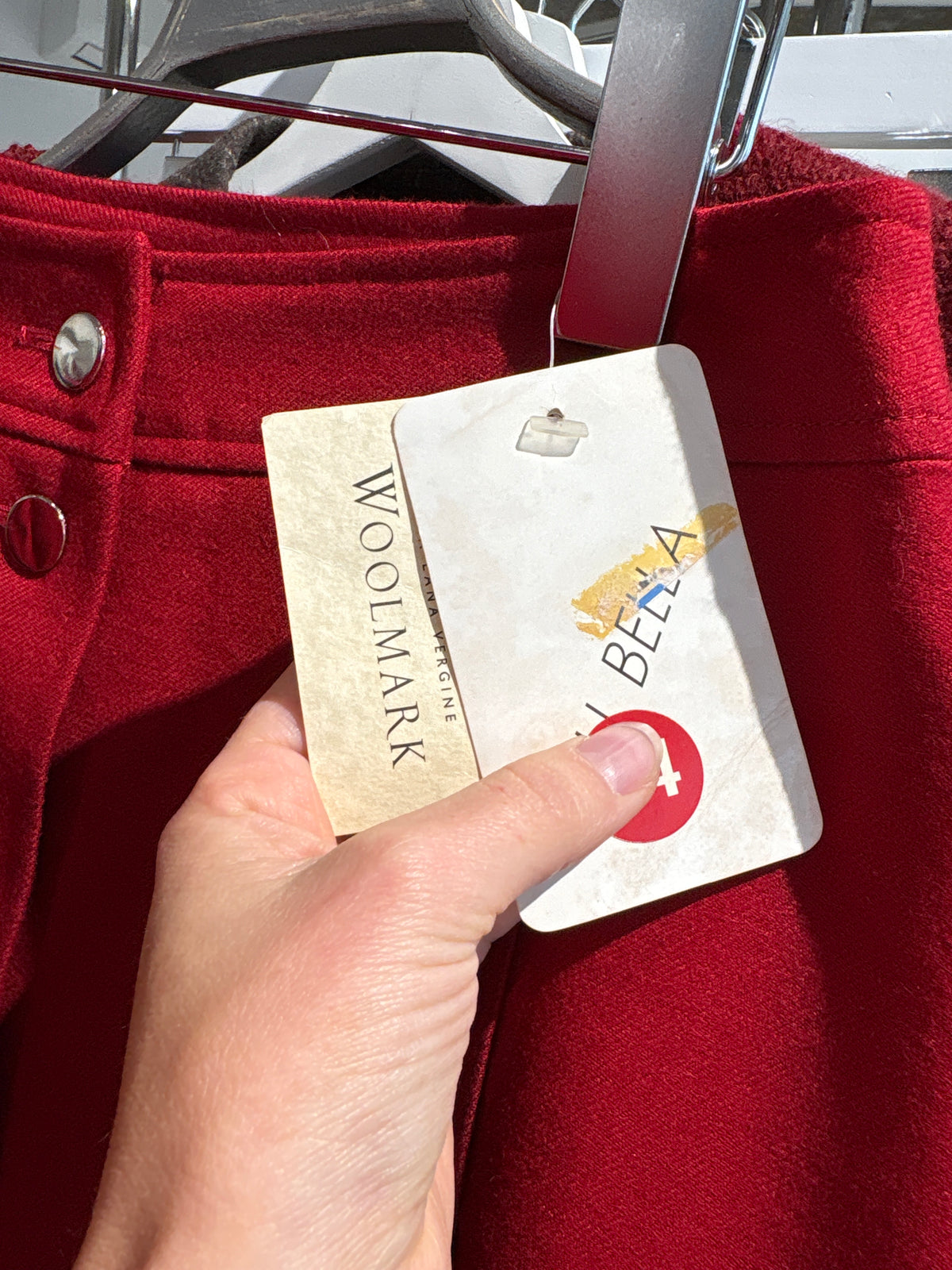 Fustă mini plisată dark cherry red din lana plină extrafina pura virgină certificată