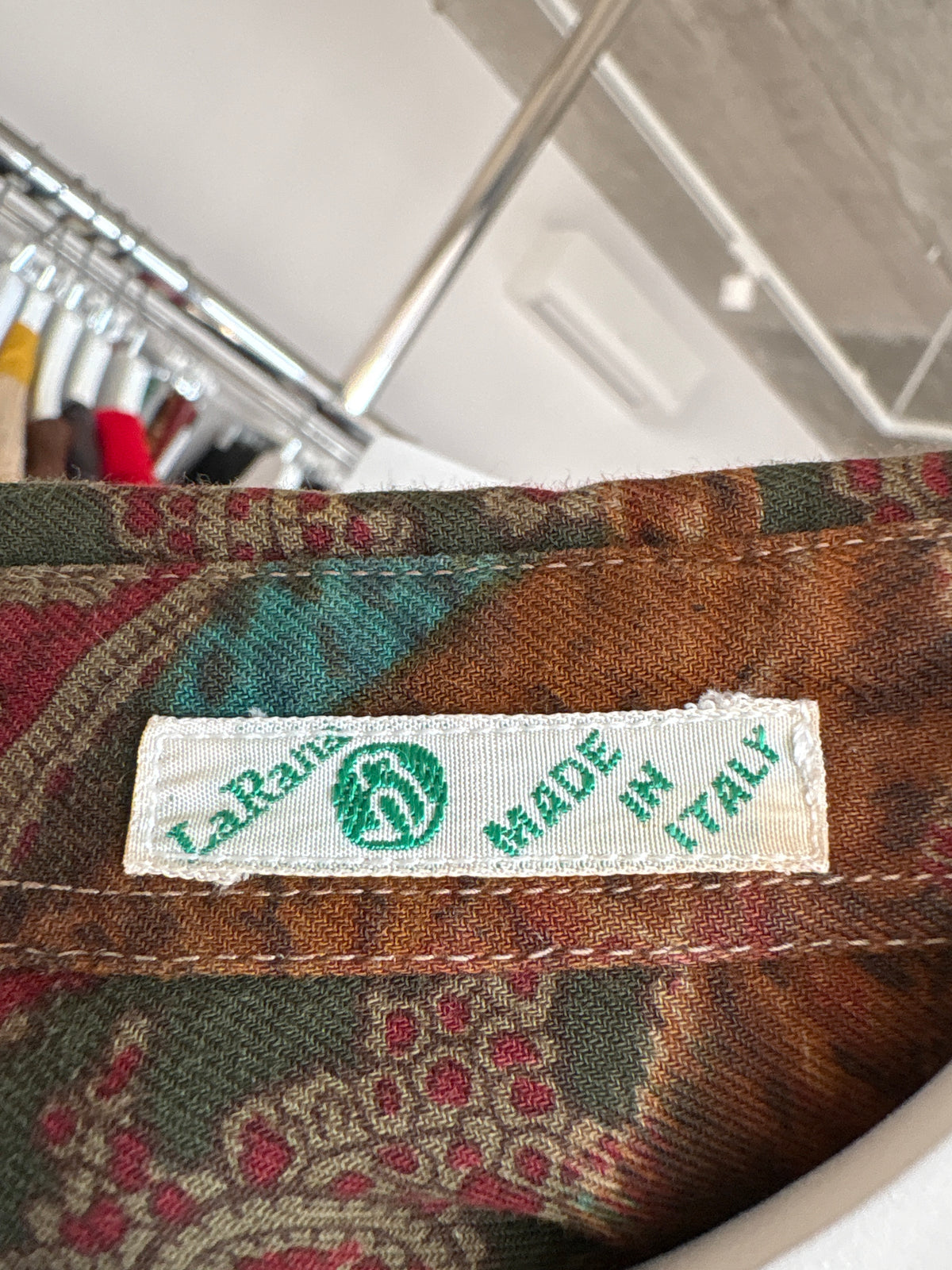 Cămașa vintage italiană cu print paisley cu burgundy și croi lejer din bumbac moale