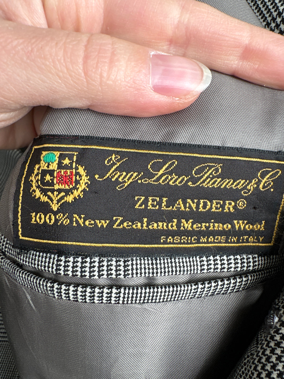 Costum Loro Piana în carouri fine alb negru din lana merino Zeelander