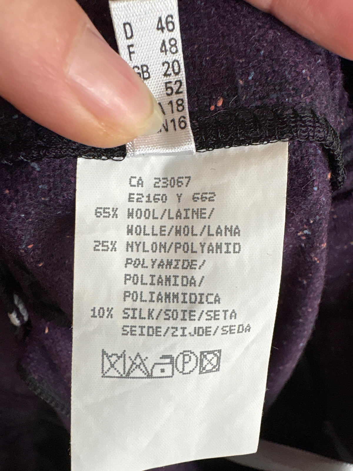 Pantaloni tall aubergine din tweed Donegal extrafina de lana cu mătase naturală cu solduri generoase