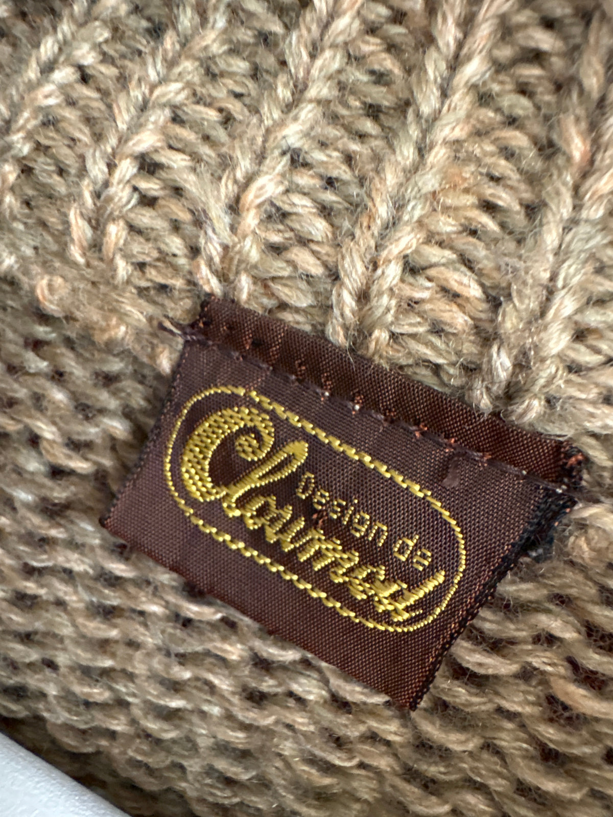 Cardigan / jachetă vintage bijuterie lucrată manual din lana groasă de gramaj mare