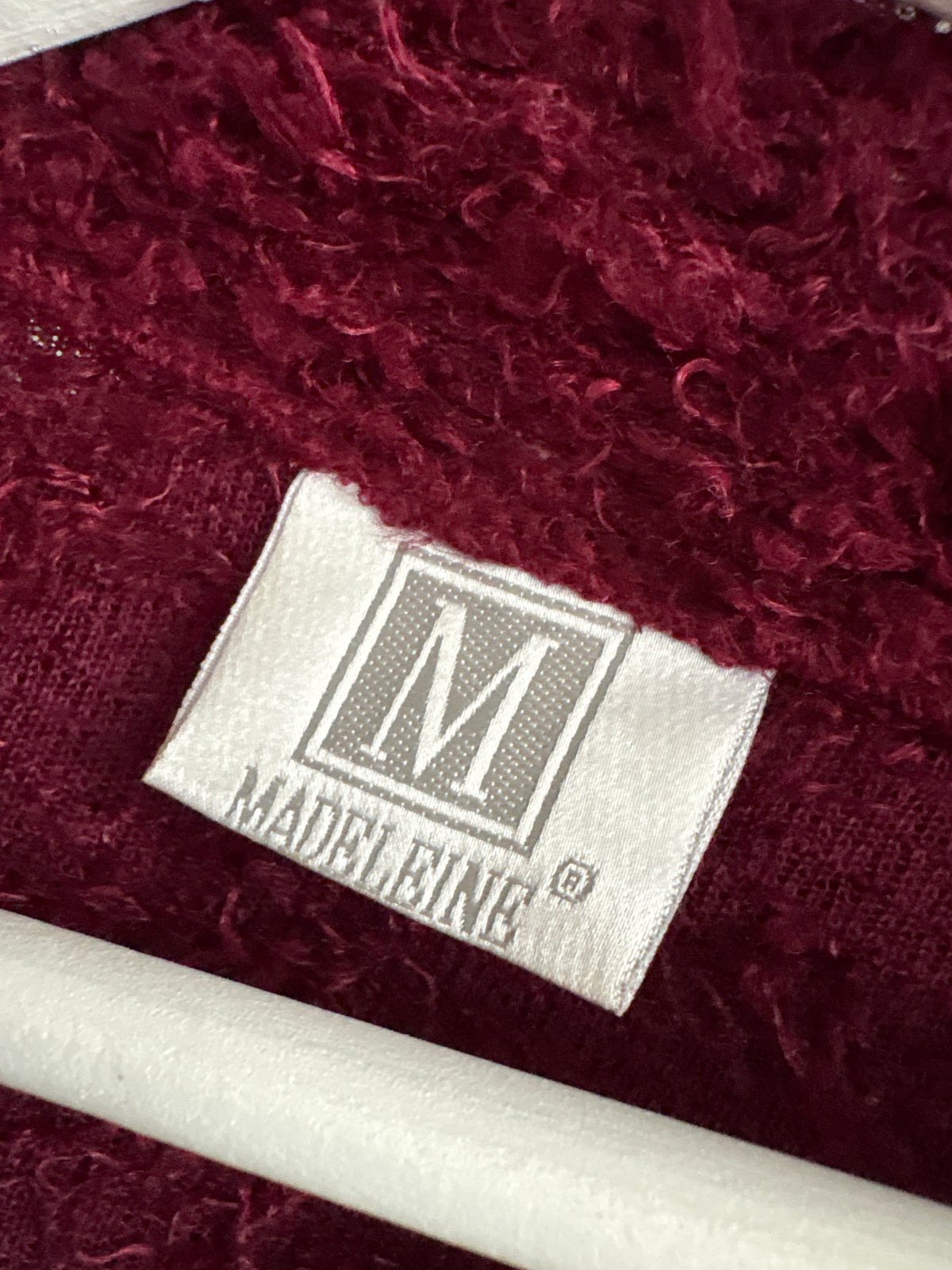 Jacheta tip cardigan Madeleine plum purple superb din tricot cu aspect de blăniță