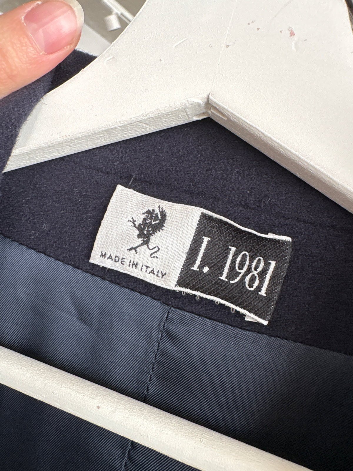 Sacou de brand premium italian din lana plină extrafina cu emblemă brodată și revere late