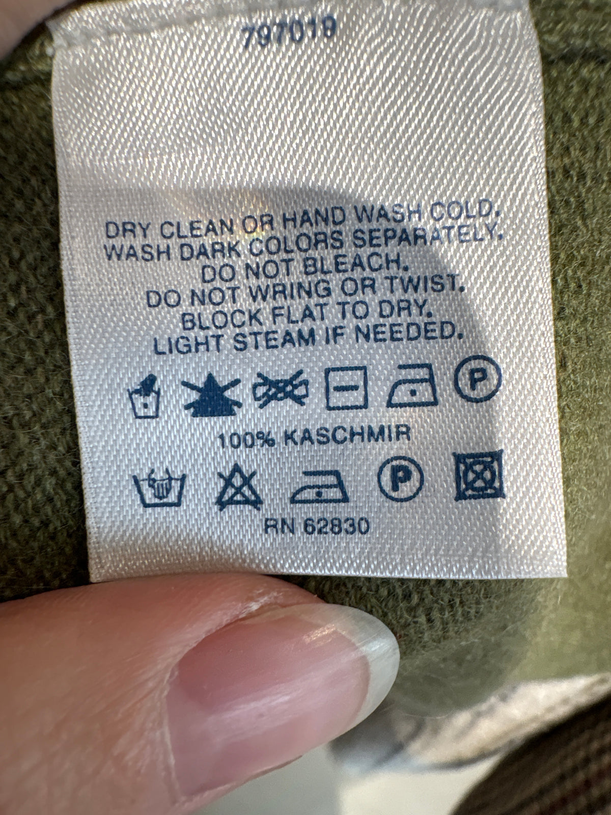 Top din cașmir kaki în croi minimalist