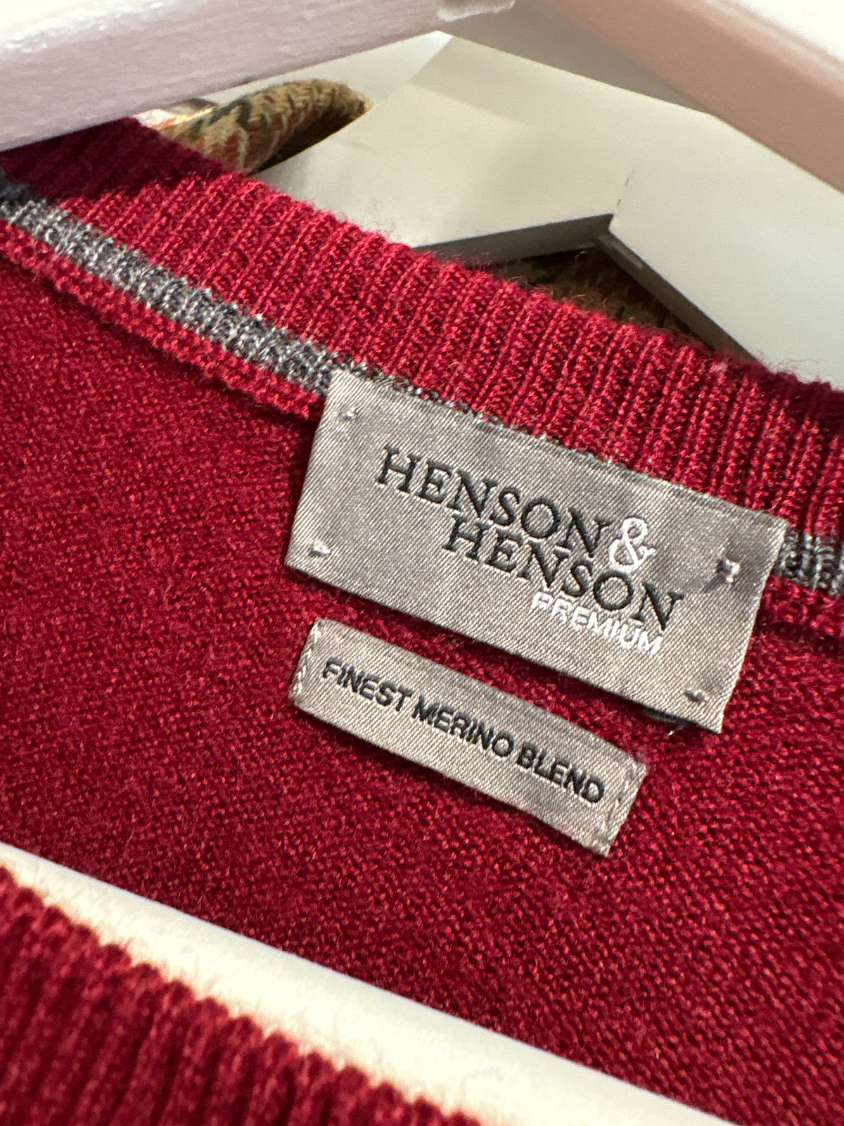 Pulover burgundy crew neck din mix de lana merino în croi lejer