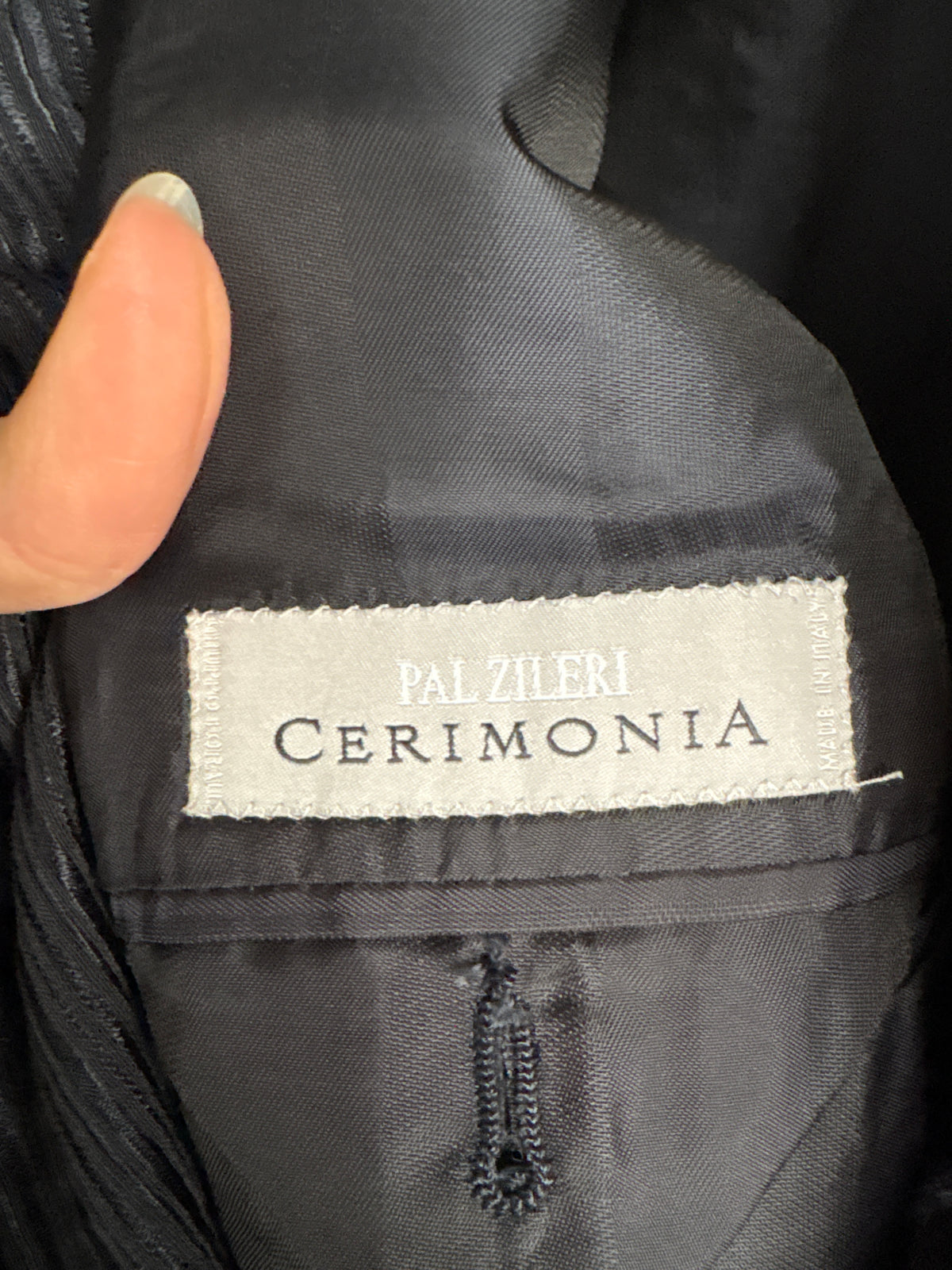 Costum negru de brand luxury Pal Zileri din stofă de lana și mătase naturală texturat cu dungi