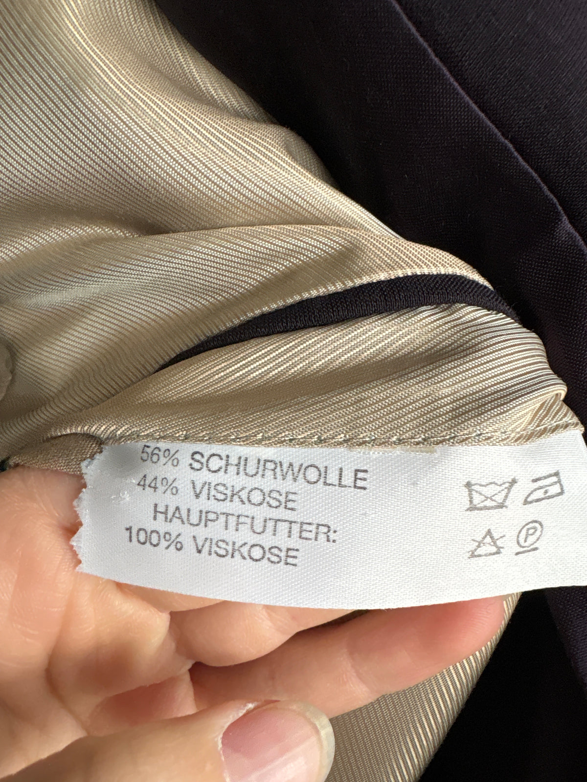 Costum vintage cu revere satinate dark eggplant din lana extrafina și pantaloni cu pense